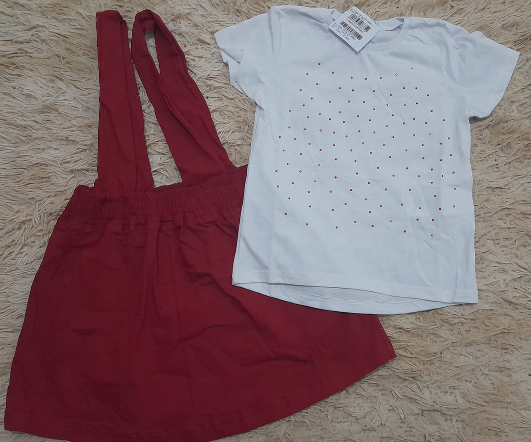 Blusa com strass e salopete